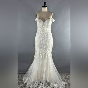 Elegant Off-Shoulder Lace Wedding Dress